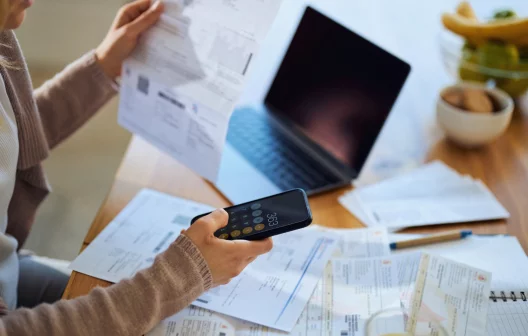 "Descubra as 8 estratégias essenciais para conquistar a estabilidade financeira desde o início"